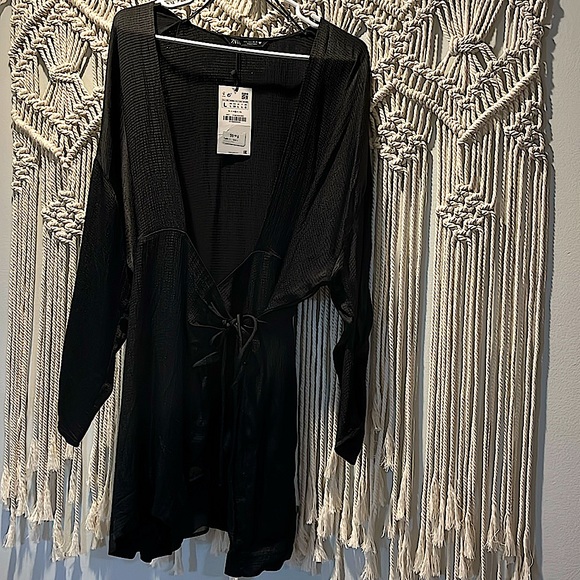 Structured satin effect dress - Picture 2 of 5